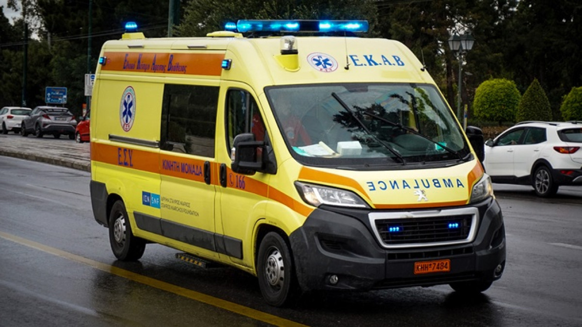 Μηχανή παρέσυρε ηλικιωμένη στη λεωφόρο Βουλιαγμένης