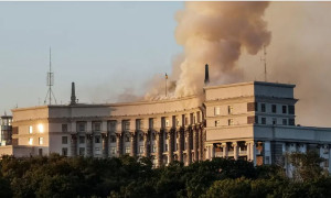 Νέο ρωσικό σφυροκόπημα στο Κίεβο με τουλάχιστον 3 νεκρούς – Χτυπήθηκαν κυβερνητικά κτίρια