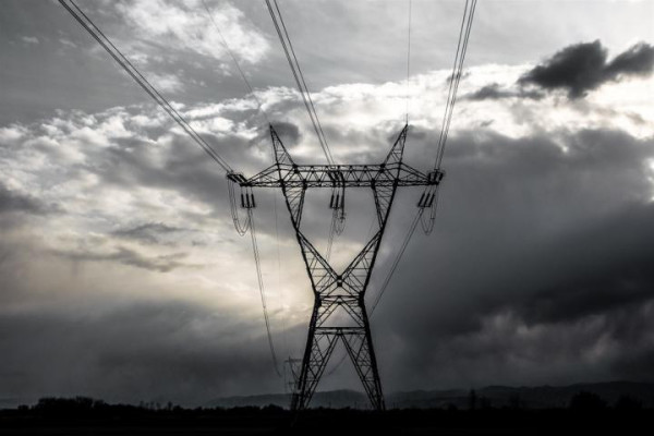ΔΕΔΔΗΕ: Πρόοδος στις εργασίες αποκατάστασης της ηλεκτροδότησης στο Βόλο