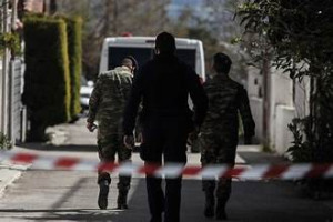 Συναγερμός στα Καλύβια: Ύποπτος εκρηκτικός μηχανισμός βρέθηκε κάτω από αυτοκίνητο