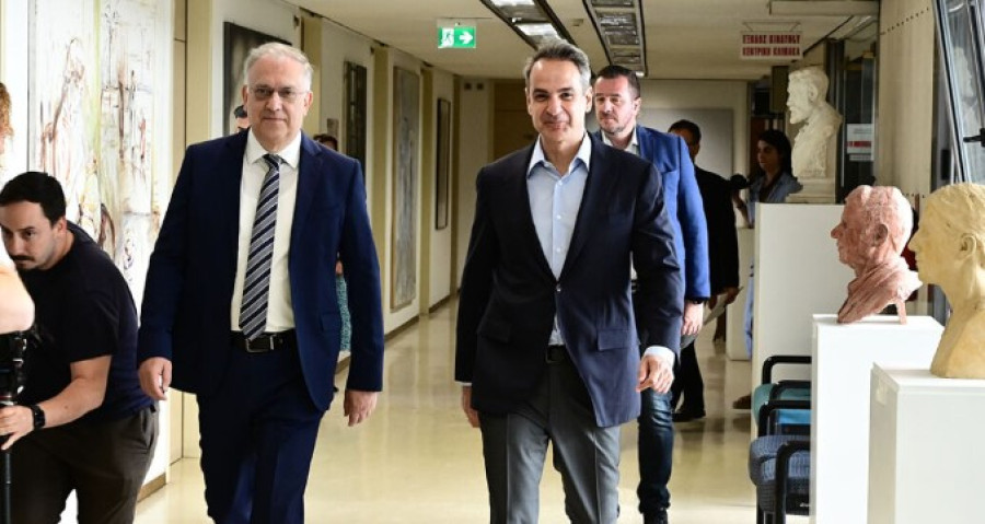 Ακρίβεια: Η κυβέρνηση κάνει μία στροφή γύρω από τον εαυτό της