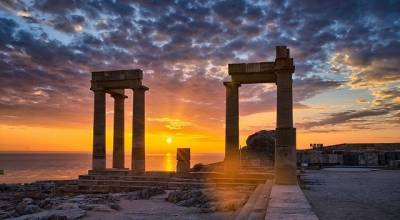 Pew: Το 89% των Ελλήνων θεωρεί ανώτερο τον ελληνικό πολιτισμό