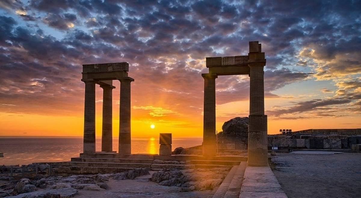 Pew: Το 89% των Ελλήνων θεωρεί ανώτερο τον ελληνικό πολιτισμό