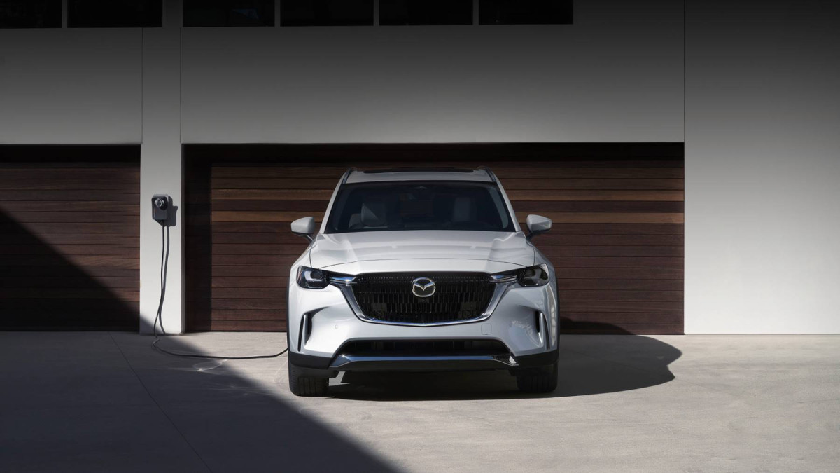 Πρεμιέρα για το Νέο Mazda CX-90