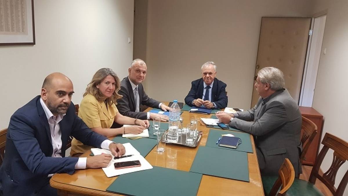 Με τη διοίκηση της Αθηναϊκής Ζυθοποιίας συναντήθηκε ο Δραγασάκης