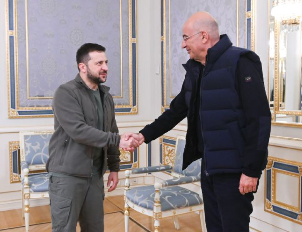 Δένδιας σε Ζελένσκι: Η Ελλάδα καταδικάζει κάθε προσπάθεια αλλαγής συνόρων