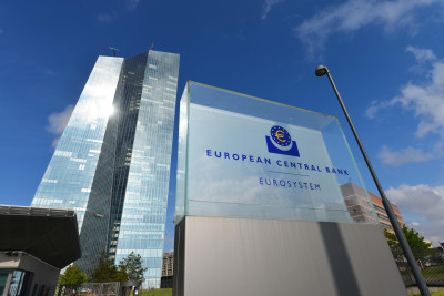 Πάτησε… φρένο η ΕΚΤ: Αύξηση των επιτοκίων κατά 25 μ.β.