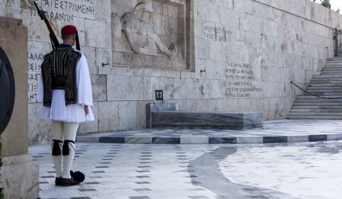 Εντός της ημέρας η τροπολογία για τον Άγνωστο Στρατιώτη – Μαρινάκης: Άμεσα εφαρμοστέα η διάταξη