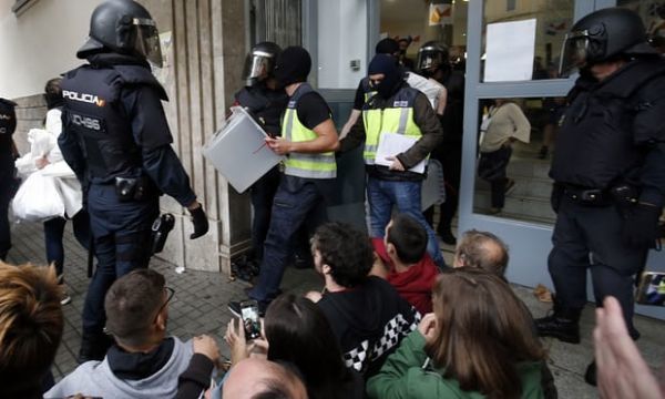Οι κάλπες άνοιξαν στην Καταλονία-Αστυνομικές επεμβάσεις και επεισόδια (videos)