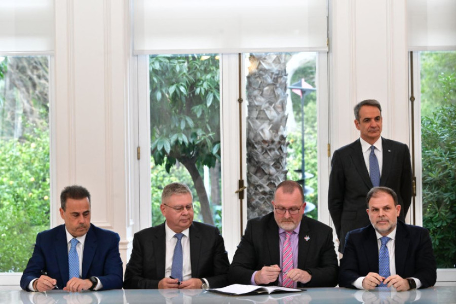 Yπογραφές μεταξύ Δημοσίου, Chevron και HelleniQ Energy για παραγωγή φυσικού αερίου έως το 2035