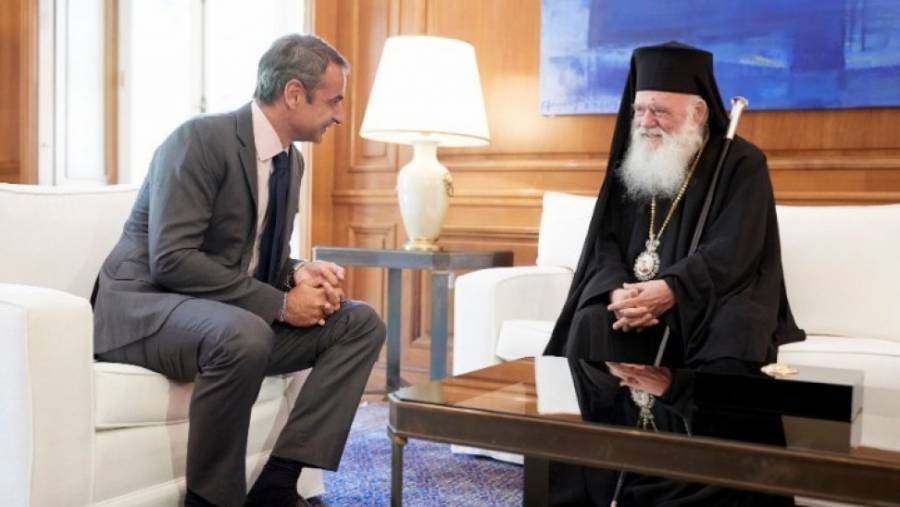 Τετ-α-τετ Μητσοτάκη- Ιερώνυμου στην ορκωμοσία, στο φόντο της σύγκρουσης Εκκλησίας-Πολιτείας