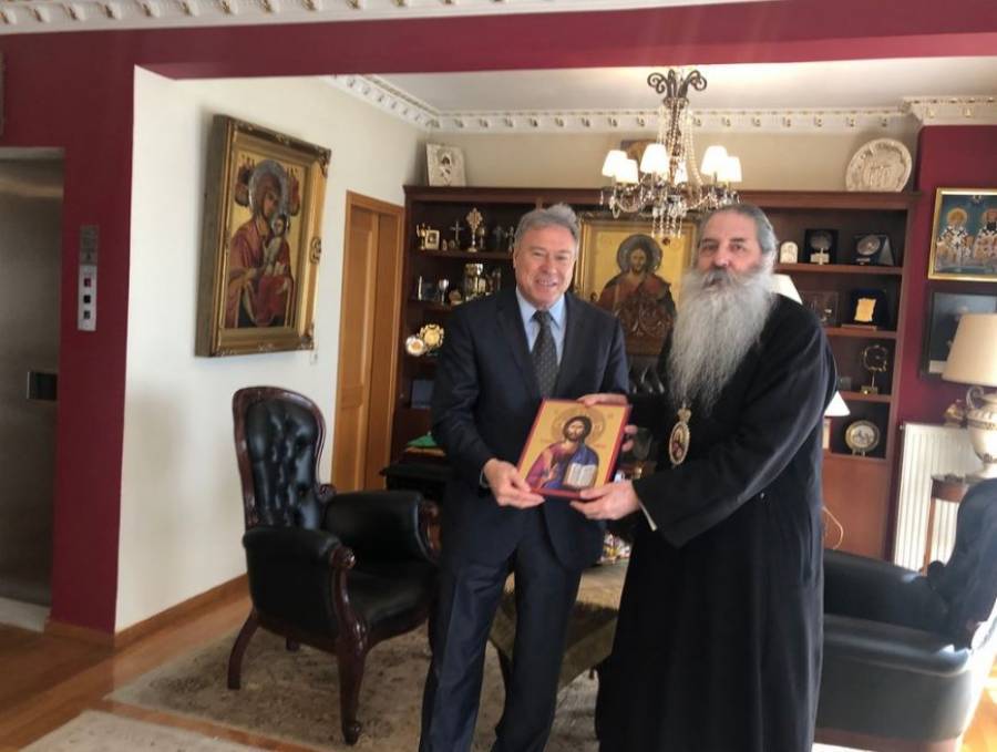 Συνάντηση Σγουρού με τον Μητροπολίτη Πειραιώς κ. Σεραφείμ