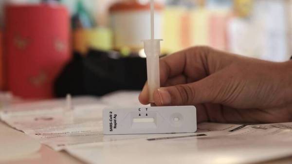 Στρατινάκη για self-tests: Η προμήθεια, οι έλεγχοι και οι εμβολιασμένοι