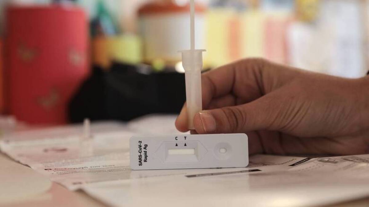Στρατινάκη για self-tests: Η προμήθεια, οι έλεγχοι και οι εμβολιασμένοι