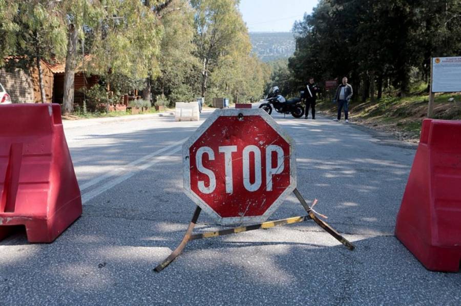 Μπλόκα σε δρόμους, λιμάνια και αεροδρόμια για την αποτροπή μετακινήσεων