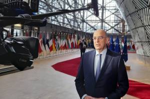 Δένδιας: Θα κάνουμε ό,τι μπορούμε για την κοινότητα της Μαριούπολης