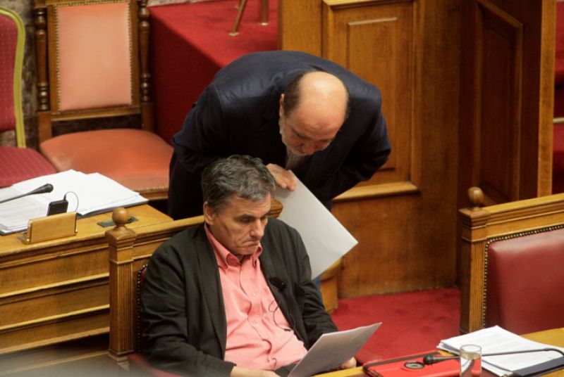 Βήματα πίσω κάνει η κυβέρνηση- Εξετάζει φοροελαφρύνσεις στους αγρότες