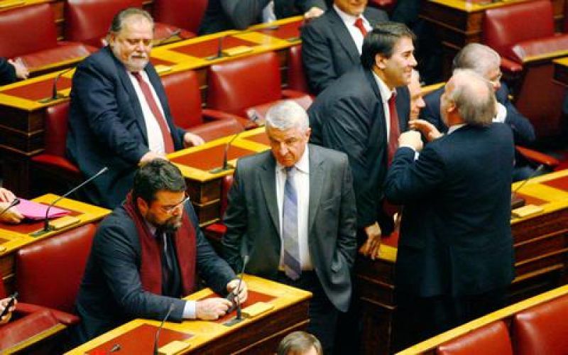 Να επιστρέψουν τον μισθό Ιανουαρίου ζητά η Βουλή από τους βουλευτές