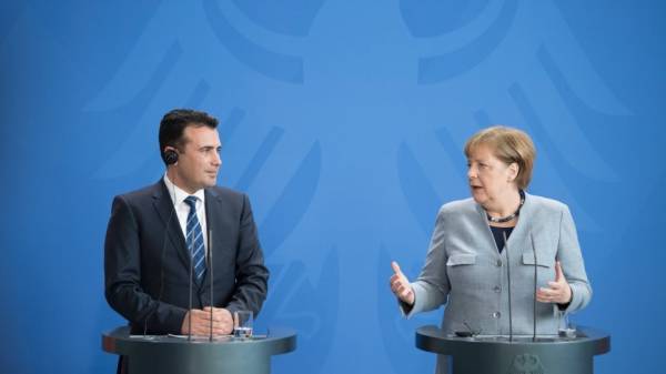 Μέρκελ-Ζάεφ: Ιστορική η επίσκεψη Τσίπρα στα Σκόπια