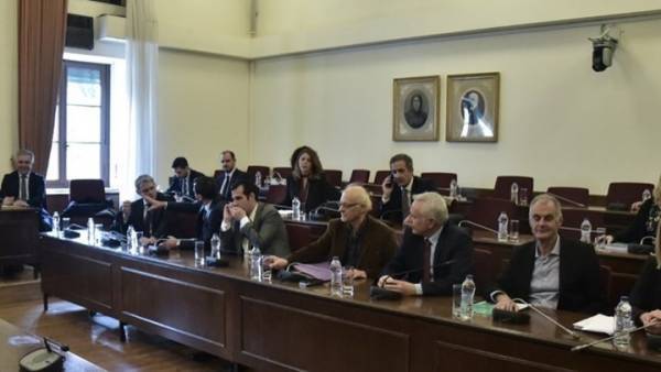 Novartis: Έκτακτη συνεδρίαση της Προανακριτικής για την εξαίρεση Πλεύρη