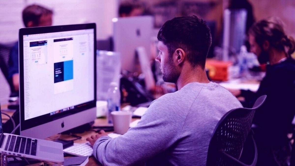 Ευρωβαρόμετρο: Οι Έλληνες εκπαιδεύονται στις ψηφιακές αγορές