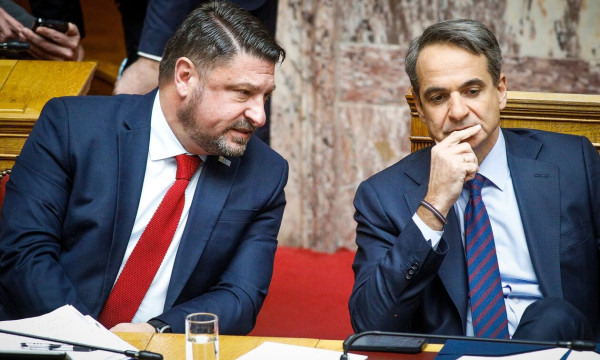 Στο Μαξίμου ο Χαρδαλιάς- Τα μηνύματα Μητσοτάκη εντός της ΝΔ