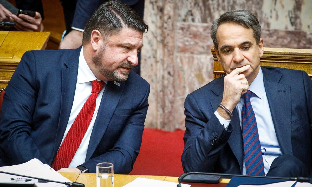 Στο Μαξίμου ο Χαρδαλιάς- Τα μηνύματα Μητσοτάκη εντός της ΝΔ