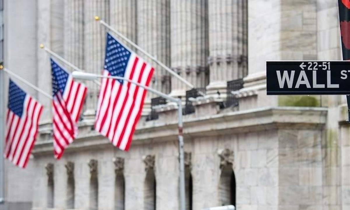 H σκιά του εμπορικού πολέμου ρίχνει τον Dow 200 μονάδες