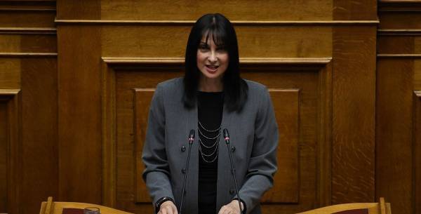 Παραίτηση Κουντουρά από το υπ. Τουρισμού ενόψει ευρωεκλογών