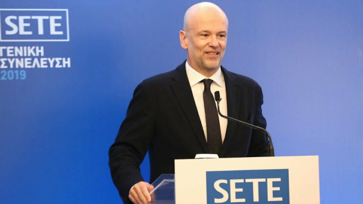 Ρέτσος: Υποστηρίζει το «εμβολιακό πάσο» στα ταξίδια