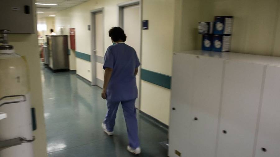 Κορονοϊός-Ελλάδα: 30 θάνατοι και 2.249 νέα κρούσματα- 335 διασωληνωμένοι