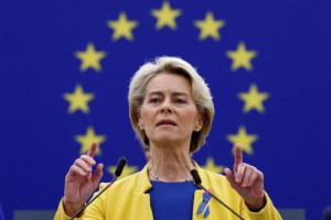 Φον ντερ Λάιεν: Συνεχίζουμε να κάνουμε το Κρεμλίνο να πληρώνει