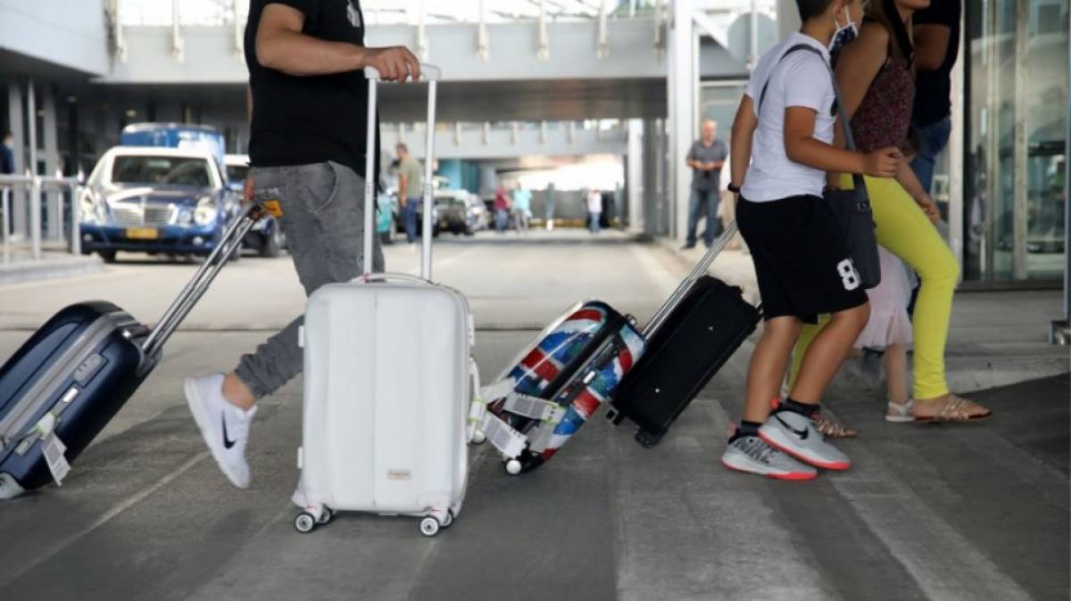 «Καμπανάκι» για τους Βρετανούς τουρίστες και τη μετάλλαξη Δέλτα