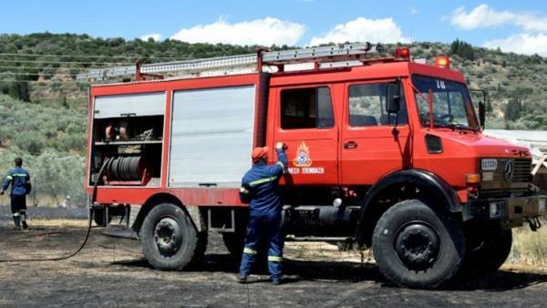 Πάρος: Πυρκαγιά στη Νάουσα