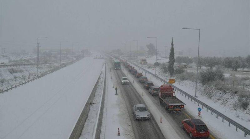 Στην «κατάψυξη» η χώρα-Χιόνισε και σε νησιά-Προβλήματα στην Αθηνών-Πατρών