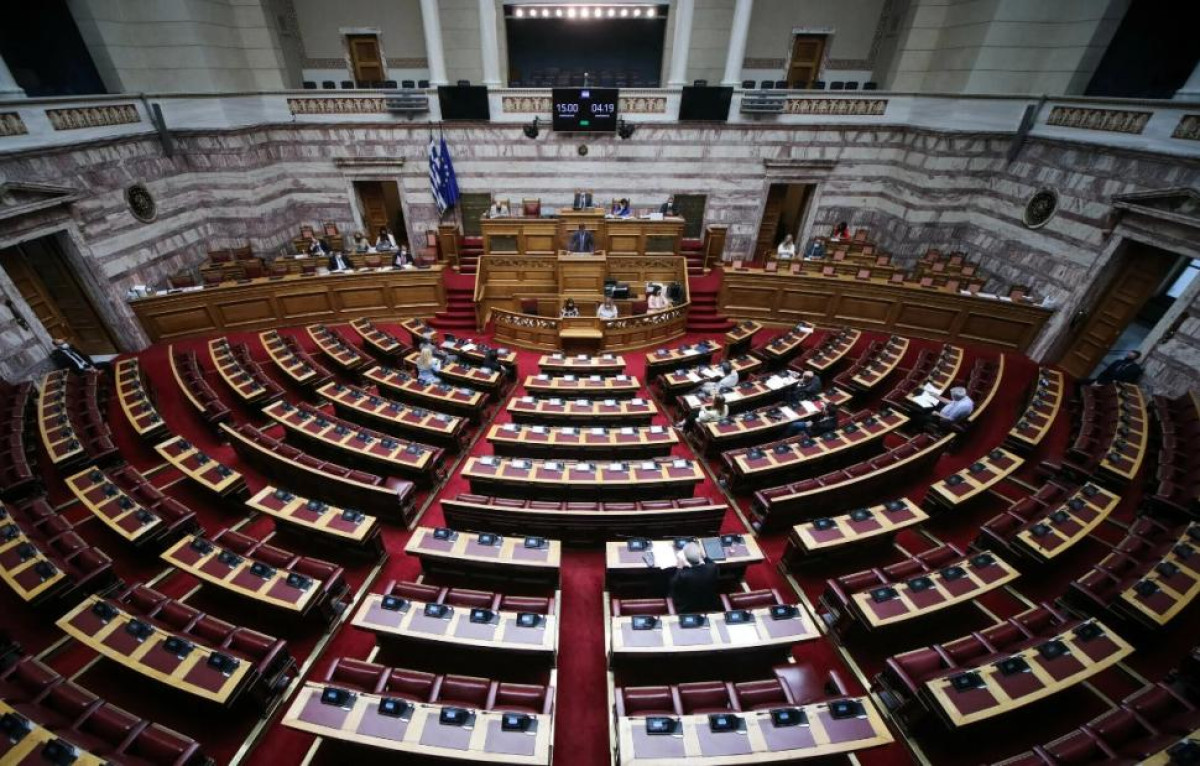 Υπερψηφίστηκε η τροπολογία για τον εξωδικαστικό μηχανισμό