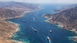 Σύγχυση στα Στενά του Ορμούζ μετά την εκεχειρία – Τα πλοία δεν επιστρέφουν, το Ιράν κρατά τον έλεγχο