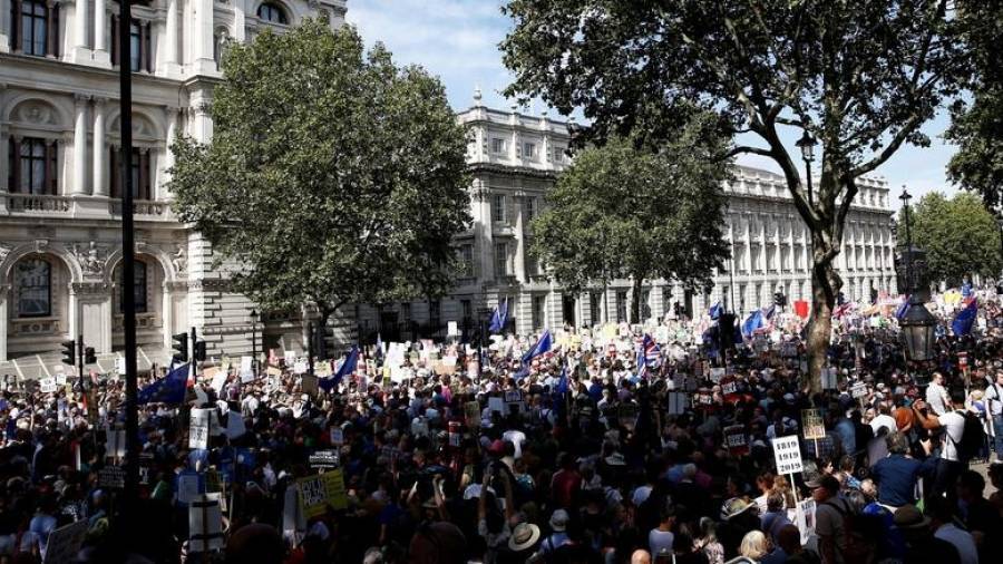 Χιλιάδες Βρετανοί σε δεκάδες διαδηλώσεις κατά της απόφασης Τζόνσον