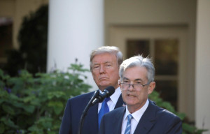 Τραμπ: Νέα επίθεση στον «αργό» Πάουελ (Fed) για τα επιτόκια – Είναι ανόητος και καταστροφικός