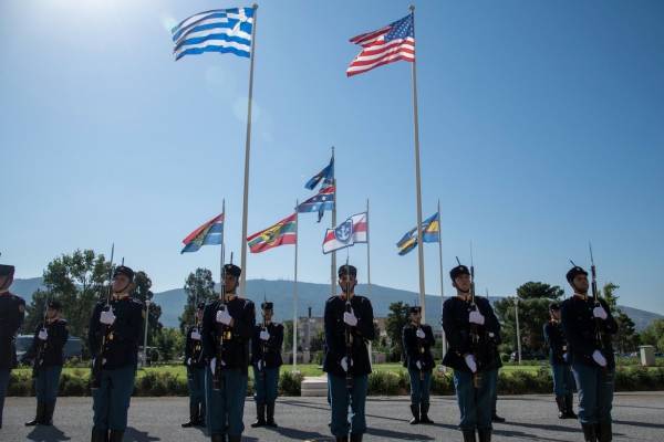 Handelsblatt: Οι ΗΠΑ ενισχύουν την στρατιωτική παρουσία τους στην Ελλάδα