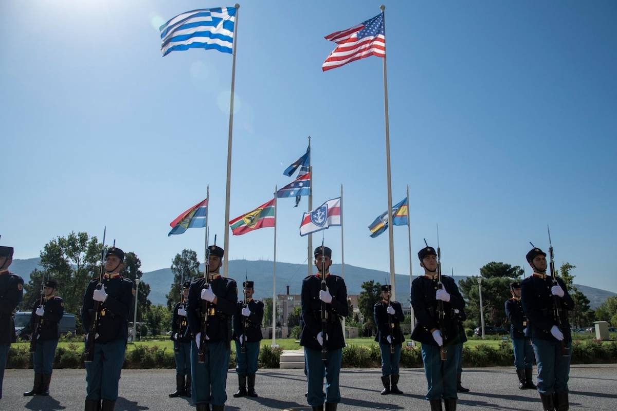Handelsblatt: Οι ΗΠΑ ενισχύουν την στρατιωτική παρουσία τους στην Ελλάδα