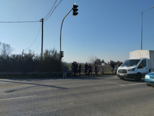 Λάρισα: Ξέσπασε φωτιά σε λεωφορείο με επιβάτες (photos)