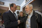 Άρση του εμπάργκο ζήτησε ο Ολάντ από τον Κάστρο