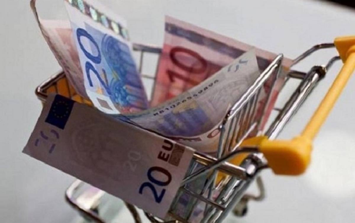 Έξι στους 10 Έλληνες κόβουν τα έξοδα του νοικοκυριού