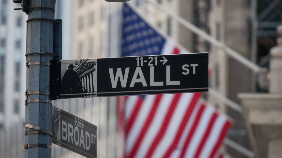 Στο «κόκκινο» ξεκίνησε η Wall Street