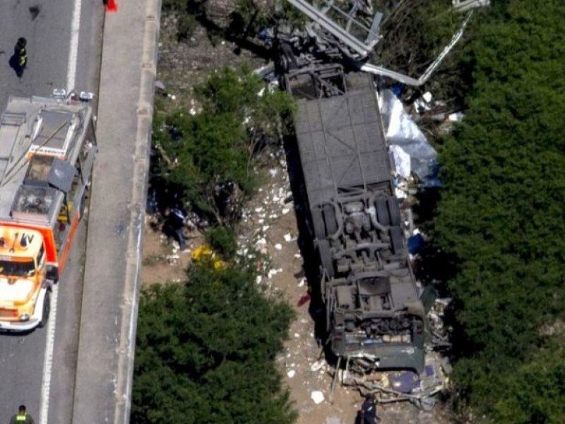 Κολομβία: 14 νεκροί-35 τραυματίες από πτώση λεωφορείου σε χαράδρα