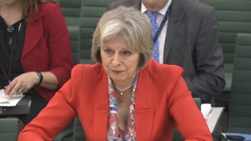 Μέι: Δεν θα εκτροχιαστεί το Brexit