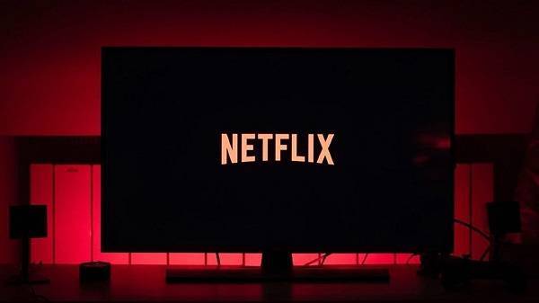 Netflix: Υποχρεωτικός εμβολιασμός σε ηθοποιούς και τεχνικό προσωπικό
