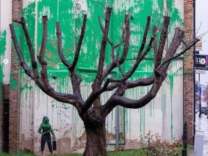 Λονδίνο: Ο Banksy επιβεβαιώνει ότι νέο έργο είναι δικό του – Το μήνυμα για το περιβάλλον