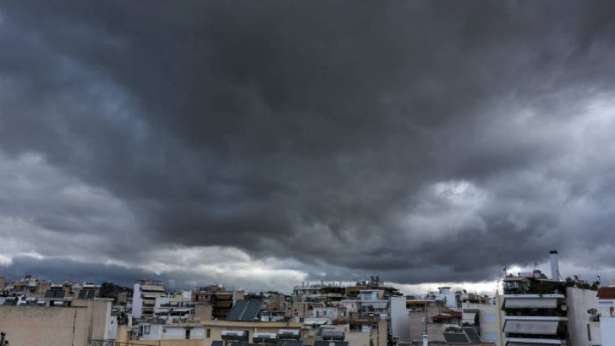 Σάββατο με συννεφιά, τοπικές βροχές και χιόνια